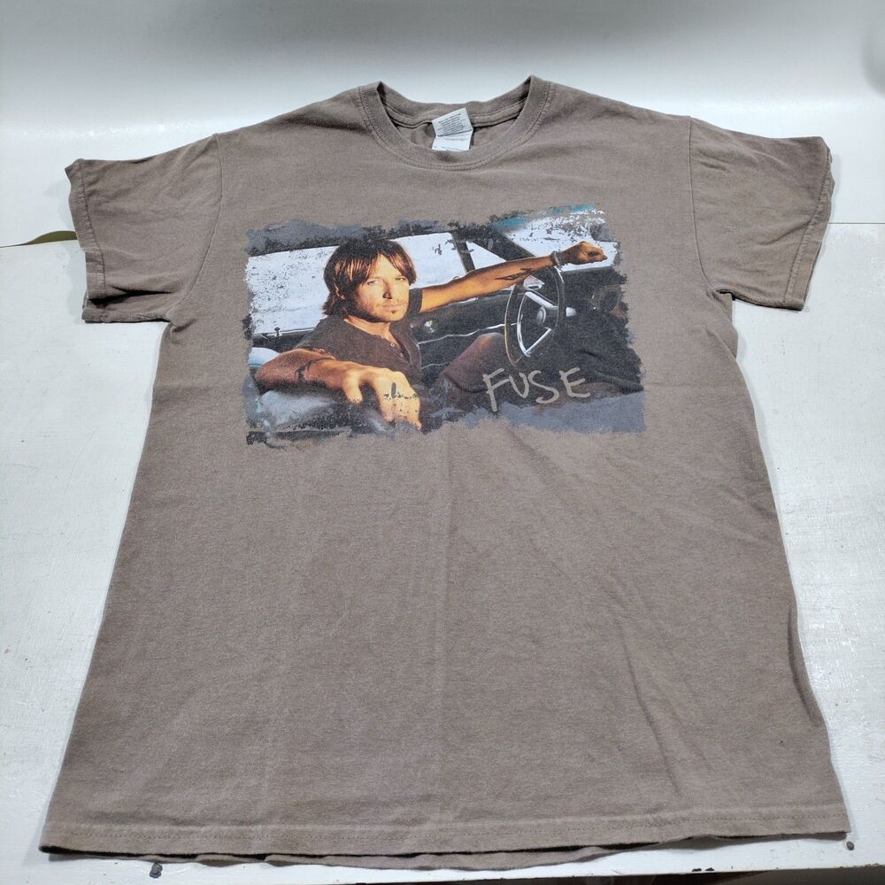 Keith Urban Fuse Tour Brown T-Shirt Mens Size S Cities Played on Reverse Gildan